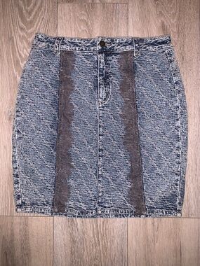Rare Guess x Brandalised With Graffiti By Bansky AcidWashDenim MiniSkirt Size:27
